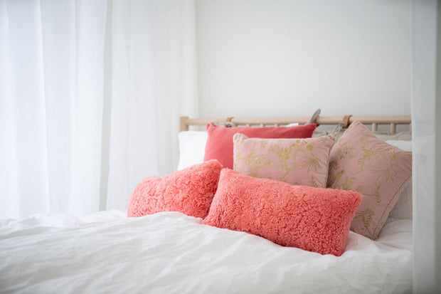 fårskinnskuddar korallfärger - faarskinn.se