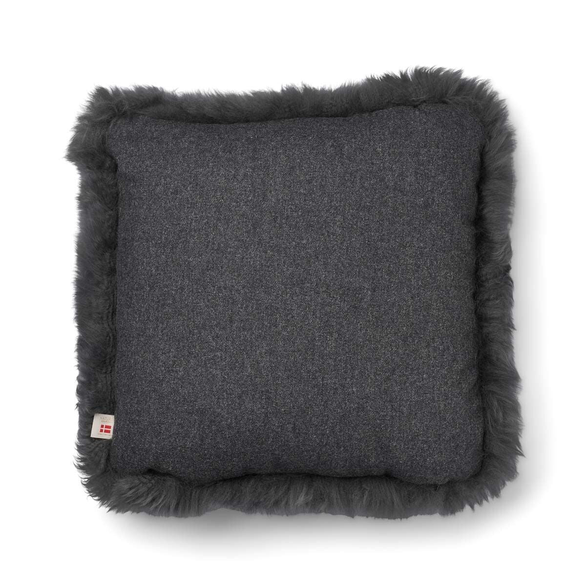 Classic Collection | Ullkudde | Lång lugg | 52x52 cm | 34x52 cm Mörkgrå / Stålgrå