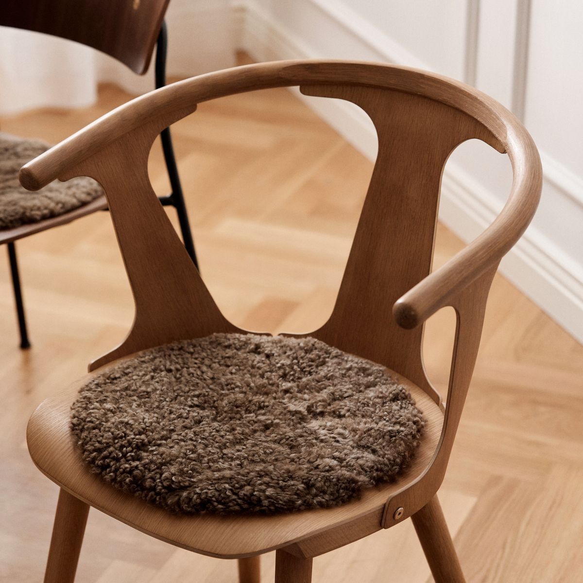 Stolsdyna | Fårskinn | Kort lugg | D38 cm Koksgrå