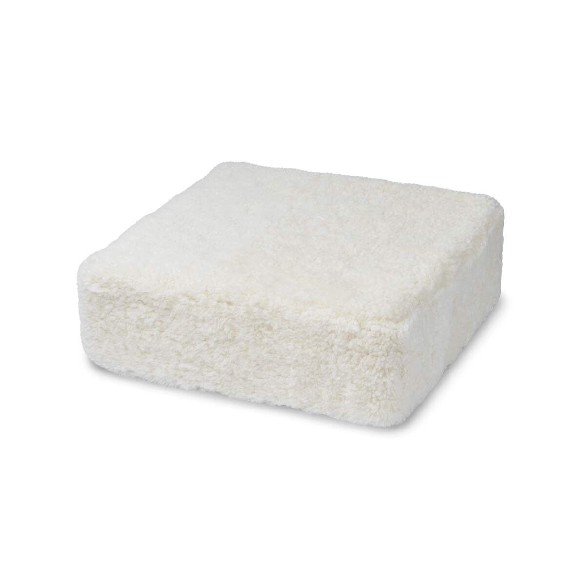Sittpuff | Fårskinn | Kort lugg | 42x42x13 cm Vit