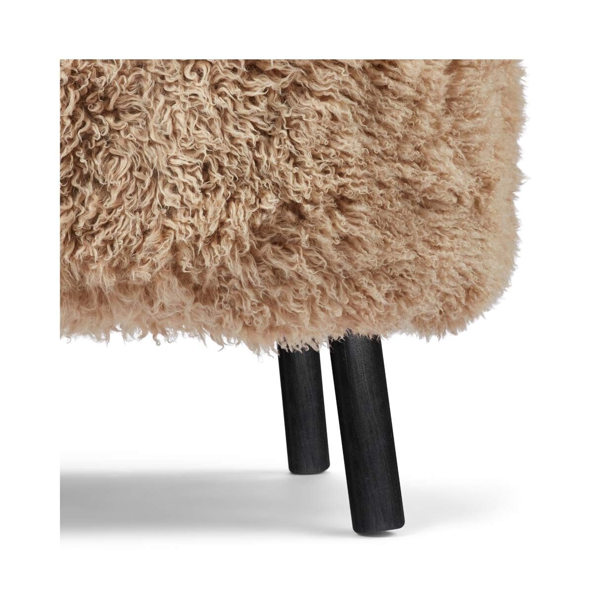 Emil Lounge Chair | Lång lugg Honung