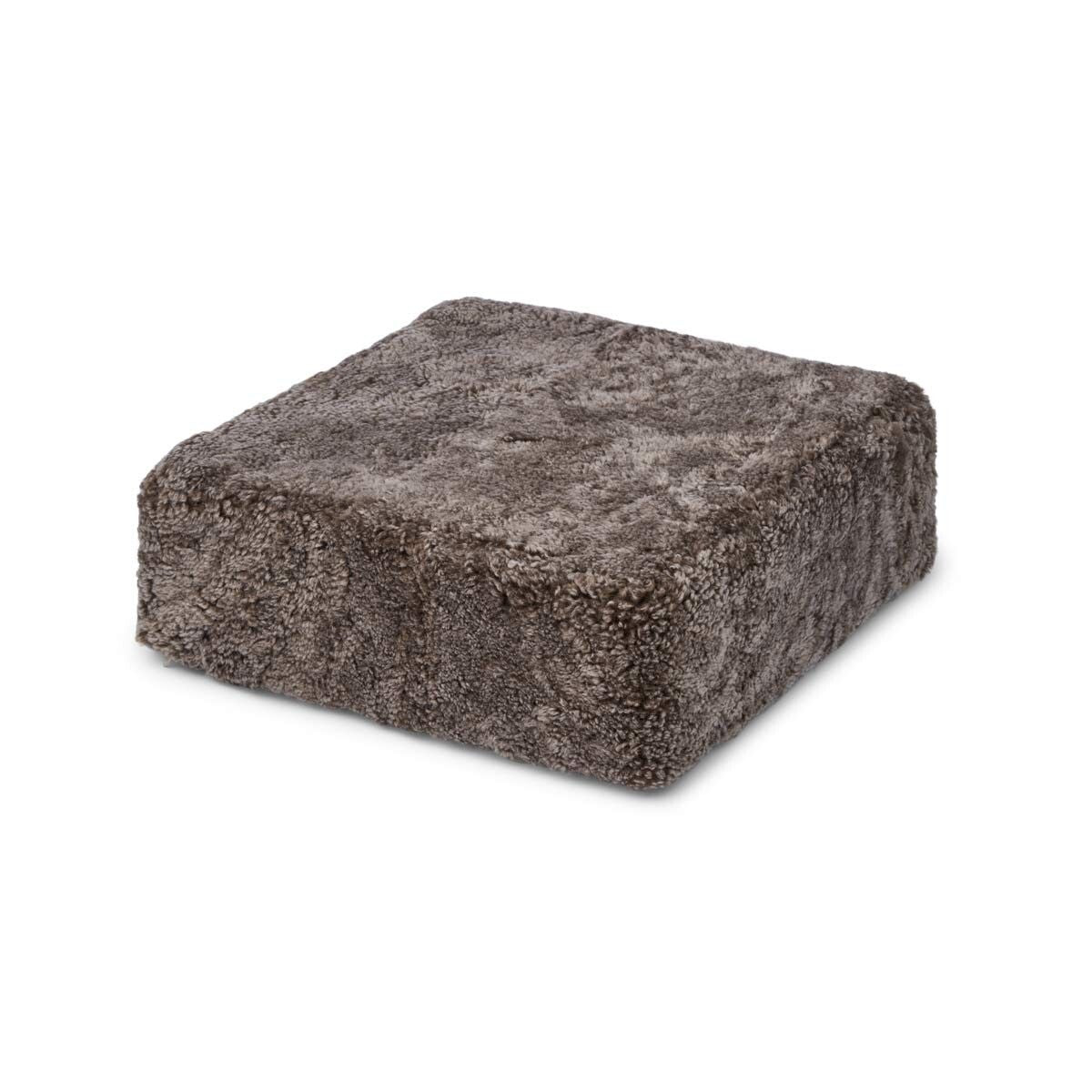 Sittpuff | Fårskinn | Kort lugg | 42x42x13 cm Ljusbrun