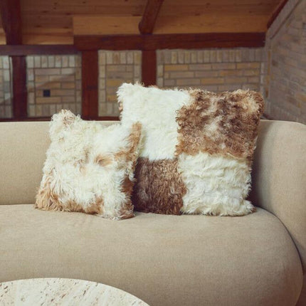 Tigrado Fårskinnskudde | Lång lugg  Svart / Vit Mix