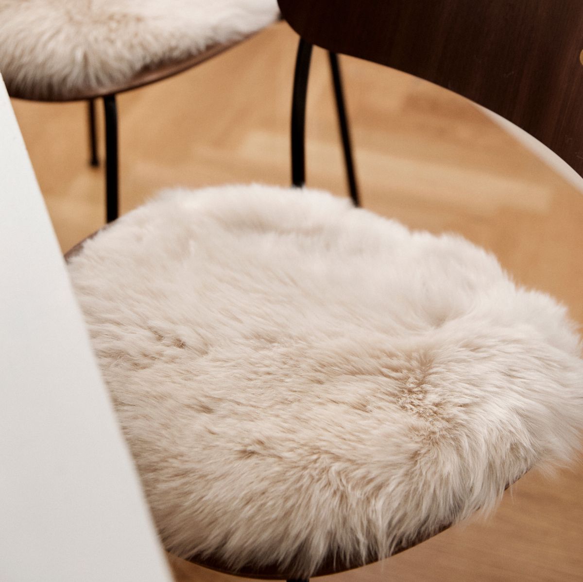 Stolsdyna | Fårskinn | Lång lugg | D38 cm Mörk Lila