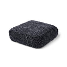 Sittpuff | Fårskinn | Kort lugg | 42x42x13 cm Koksgrå