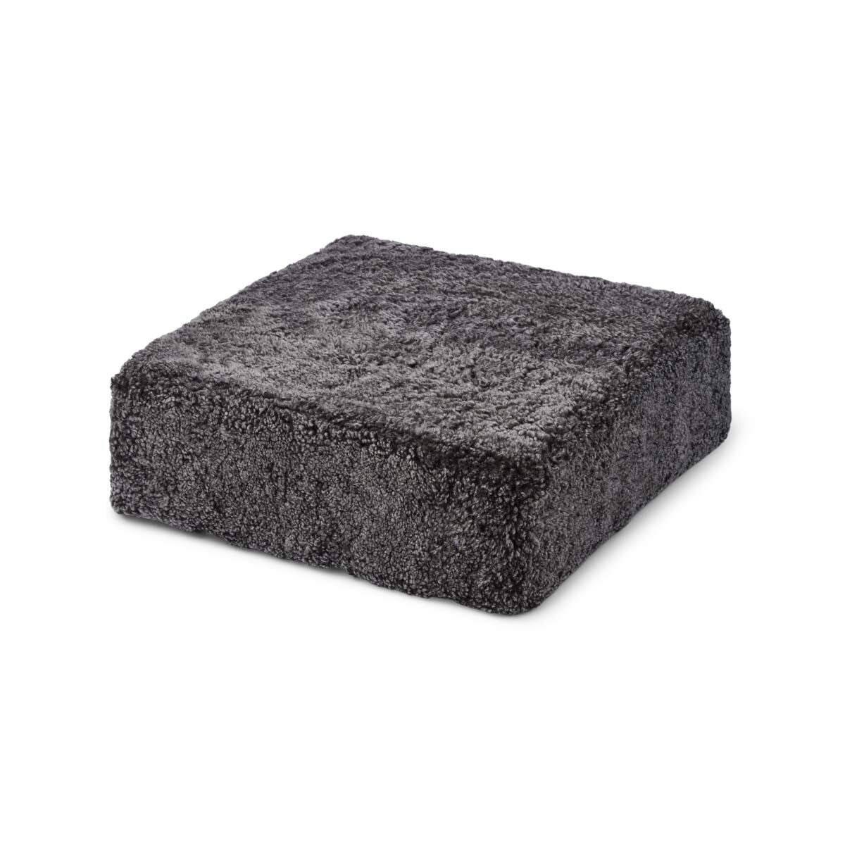 Sittpuff | Fårskinn | Kort lugg | 42x42x13 cm Cappuccino