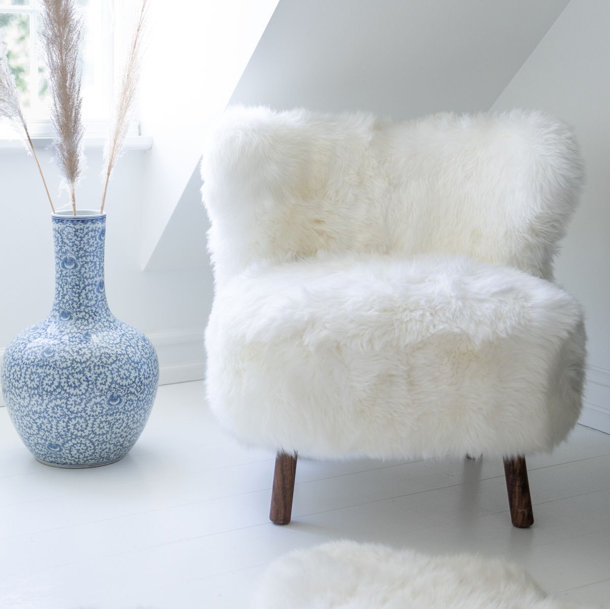 Emil Lounge Chair | Lång lugg Honung