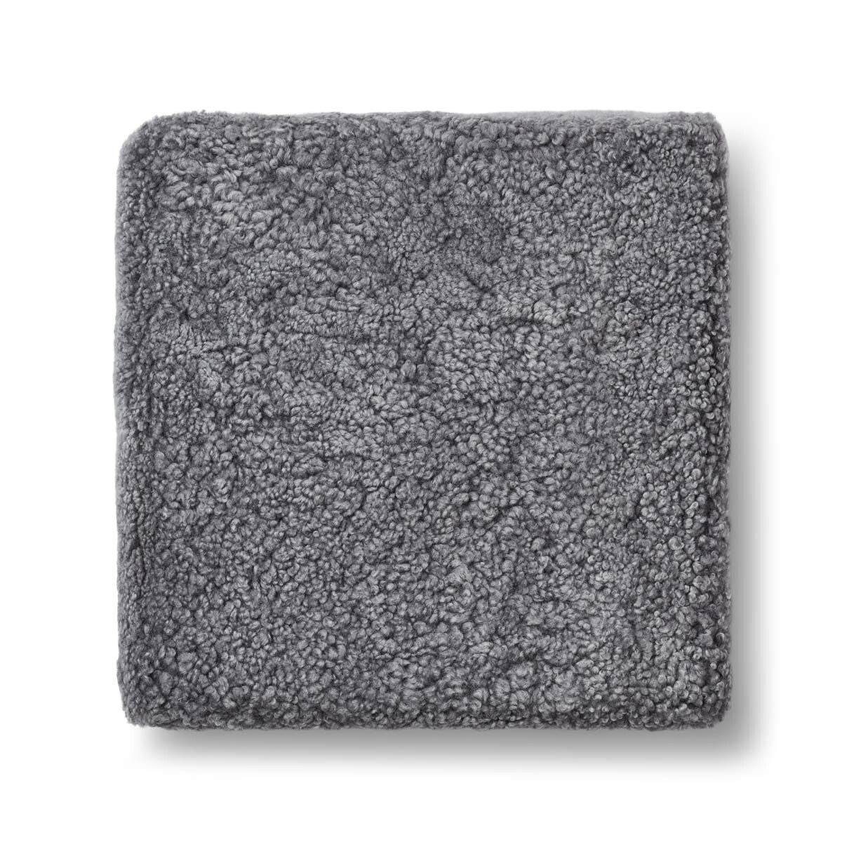 Sittpuff | Fårskinn | Kort lugg | 42x42x13 cm Ljusgrå 