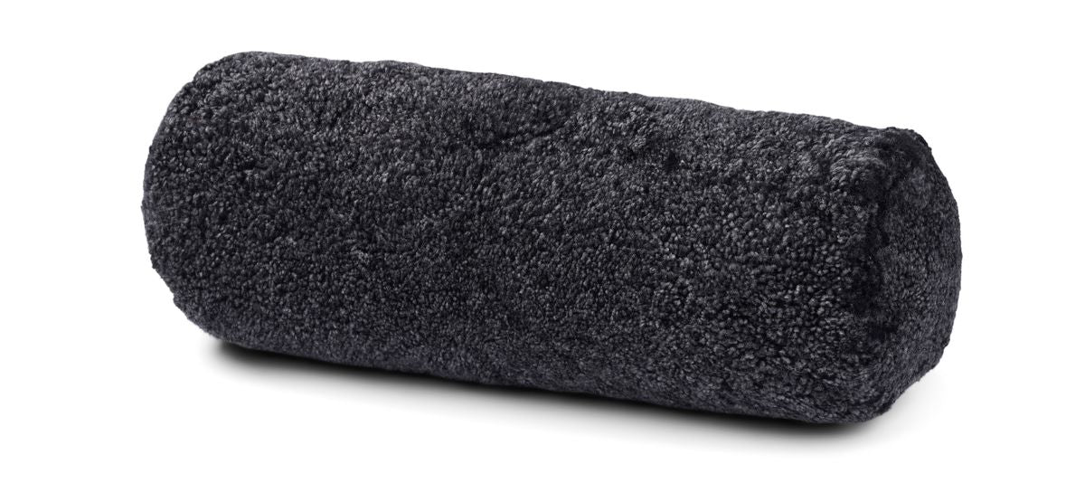 Fårskinnskudde Korallrev | Kort lugg | 20x52 cm Koksgrå
