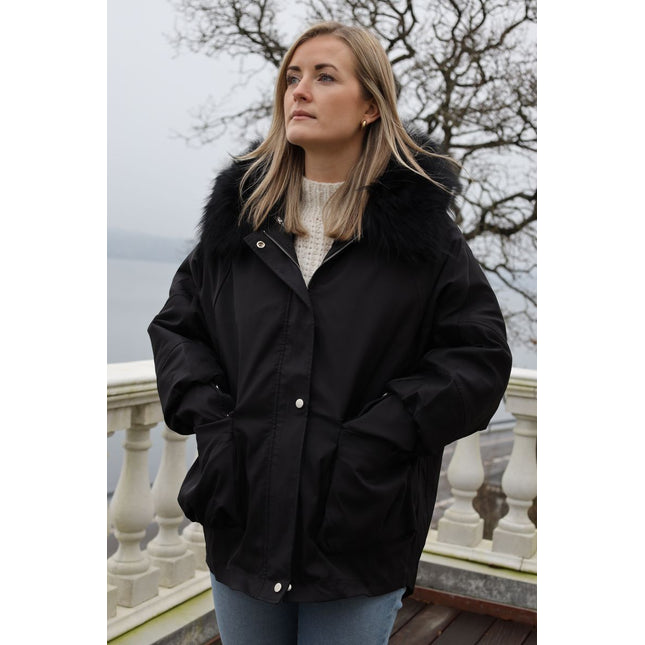 Augusta Parkas | Tvättbjörns- och kaninpäls Svart / Svart