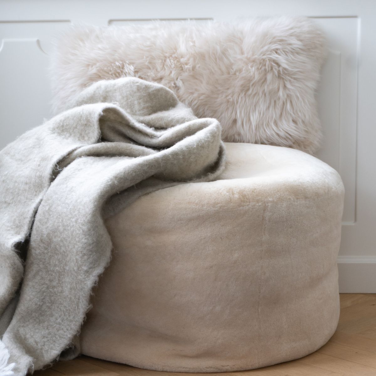 Sittpuff | Mockasin Fårskinn | Kort lugg | D55xH36 cm Kastanj