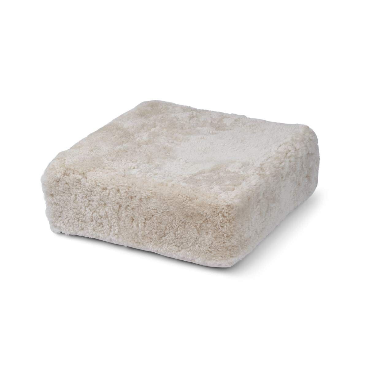 Sittpuff | Fårskinn | Kort lugg | 42x42x13 cm
