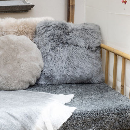 Fårskinnskudde | Velour | Kort lugg | D45/62 cm Pearl