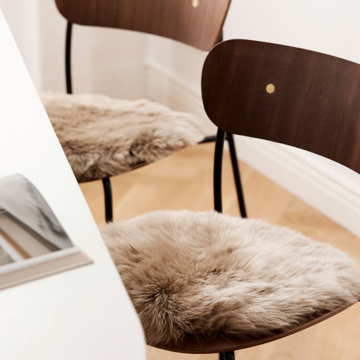 Stolsdyna | Fårskinn | Lång lugg | D38 cm Mörk Lila