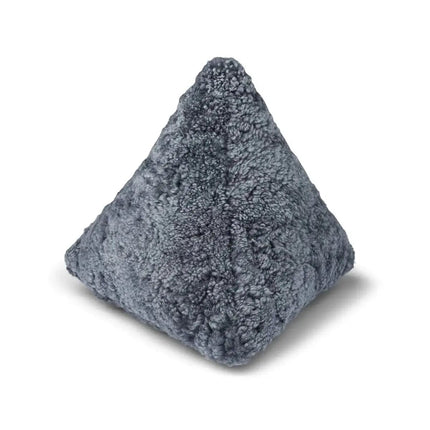 Fårskinnskudde Hematite | Kort lugg | 35x35x35 cm - Faarskinn.se